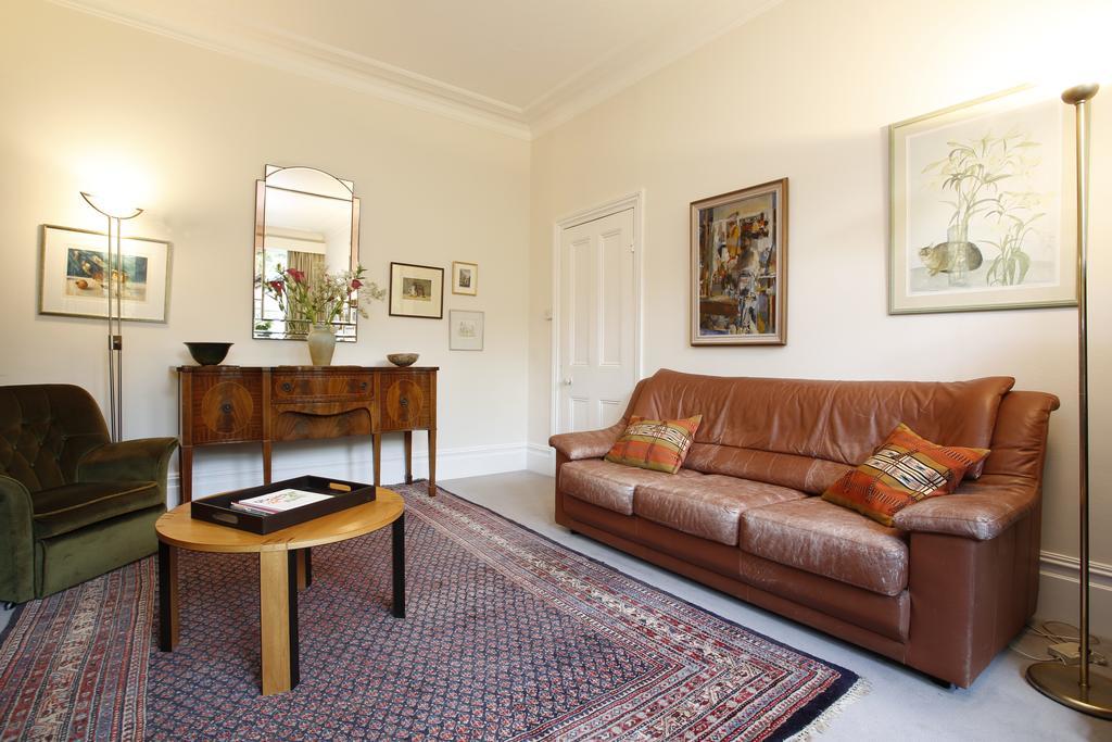 Casa de férias Veeve - House Dyne Road - Kilburn Londres